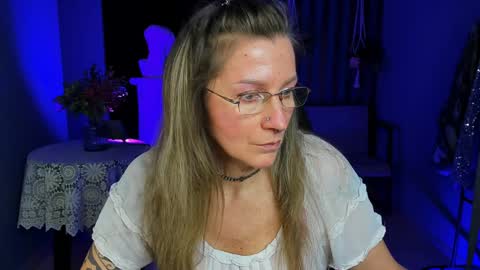 Snapshot of fridatander chatting on 01.20.25 Frida Tander online show from 01.20.25