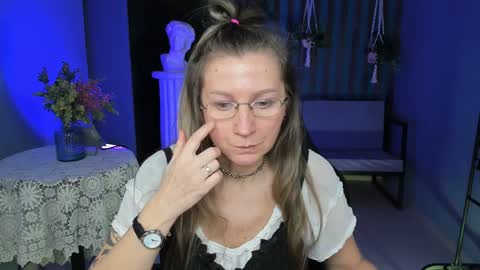 Snapshot of fridatander chatting on 01.27.25 Frida Tander online show from 01.27.25