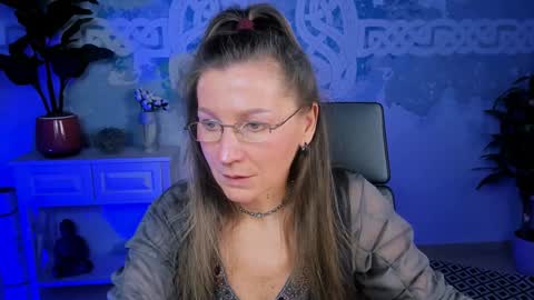 Snapshot of fridatander chatting on 02.01.25 Frida Tander online show from 02.01.25