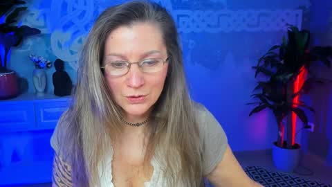 Snapshot of fridatander chatting on 02.03.25 Frida Tander online show from 02.03.25