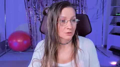 Snapshot of fridatander chatting on 02.17.25 Frida Tander online show from 02.17.25