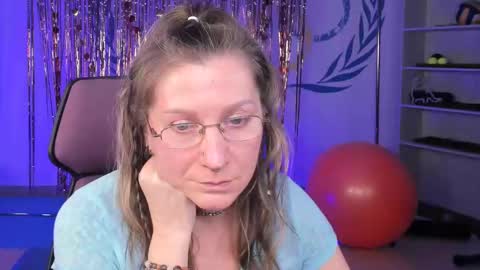 Snapshot of fridatander chatting on 02.24.25 Frida Tander online show from 02.24.25