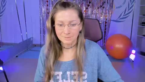 Snapshot of fridatander chatting on 03.01.25 Frida Tander online show from 03.01.25