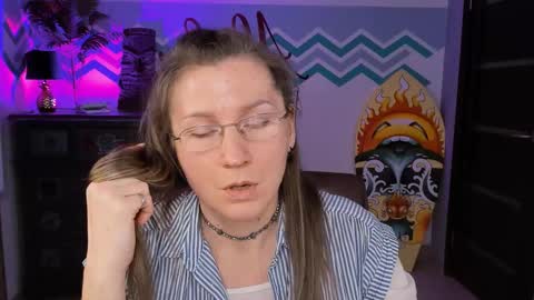 Snapshot of fridatander chatting on 03.03.25 Frida Tander online show from 03.03.25