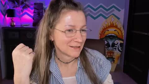 Snapshot of fridatander chatting on 03.03.25 Frida Tander online show from 03.03.25