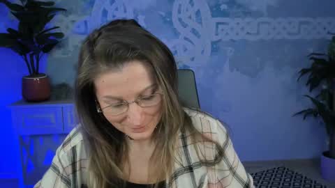 Snapshot of fridatander chatting on 03.07.25 Frida Tander online show from 03.07.25