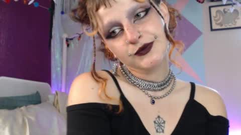 Snapshot of friskyflowers chatting on 09.12.25 cherry online show from 09.12.25
