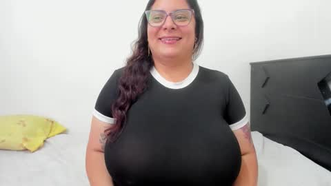 Snapshot of fromheaven_ chatting on 09.12.25 Lucy online show from 09.12.25