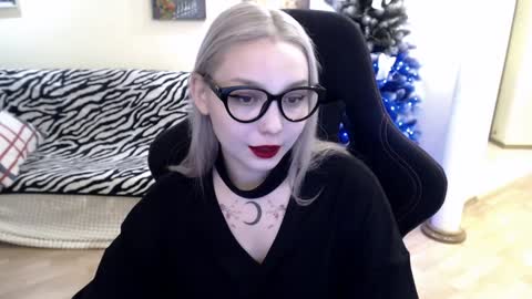 Snapshot of fromsun_forsoul chatting on 12.24.24 Lilith online show from 12.24.24