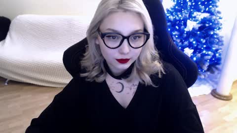 Snapshot of fromsun_forsoul chatting on 01.10.25 Lilith online show from 01.10.25