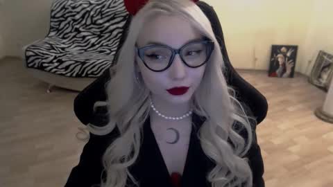 Snapshot of fromsun_forsoul chatting on 10.30.25 Lilith online show from 10.30.25