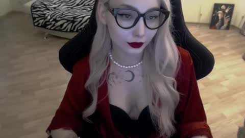 Snapshot of fromsun_forsoul chatting on 11.05.25 Lilith online show from 11.05.25