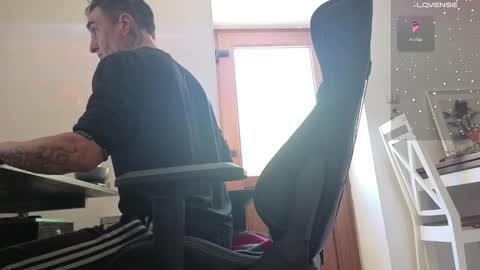 Snapshot of fullartofsex chatting on 10.06.25 FullArtOfSex online show from 10.06.25