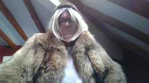 Snapshot of fursdany chatting on 10.26.25 Dany online show from 10.26.25