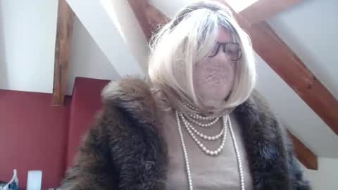 Snapshot of fursdany chatting on 11.08.25 Dany online show from 11.08.25