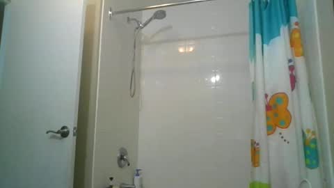 Snapshot of fuzzypeaches87 chatting on 12.03.25 fuzzypeaches87 online show from 12.03.25