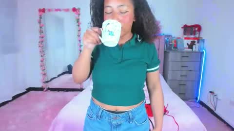 Snapshot of gabi_jhons_23 chatting on 09.24.25 gabi_jhons_23 online show from 09.24.25