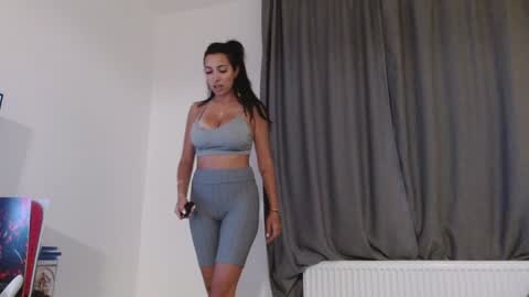 Snapshot of gabrielaaxxx chatting on 02.04.25 i love to squirt online show from 02.04.25