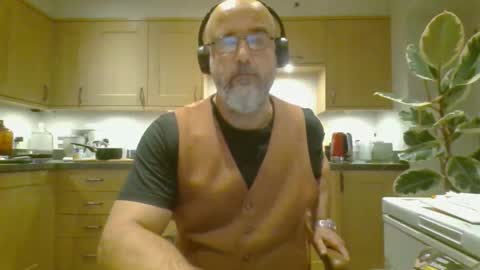Snapshot of galacx chatting on 10.08.25 galacx online show from 10.08.25