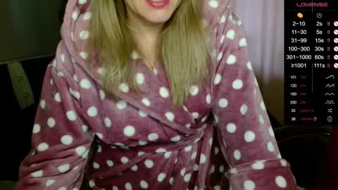 Snapshot of ganet469 chatting on 10.08.25 Janette online show from 10.08.25