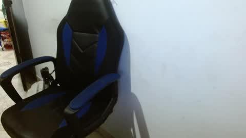 Snapshot of gatika_sexy chatting on 01.19.25 katia online show from 01.19.25