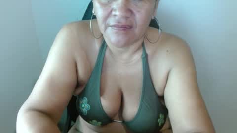 Snapshot of gatika_sexy chatting on 01.26.25 katia online show from 01.26.25