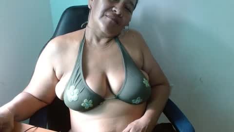 Snapshot of gatika_sexy chatting on 01.26.25 katia online show from 01.26.25