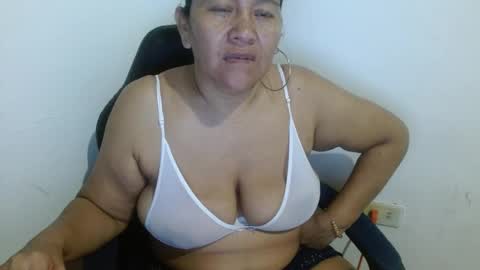 Snapshot of gatika_sexy chatting on 01.28.25 katia online show from 01.28.25