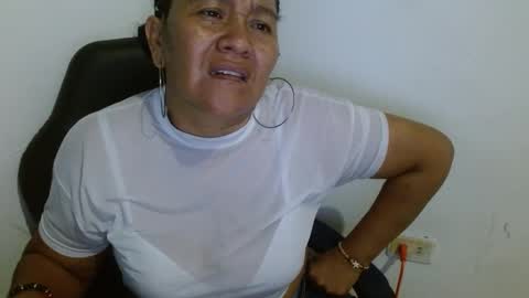 Snapshot of gatika_sexy chatting on 02.05.25 katia online show from 02.05.25