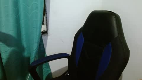 Snapshot of gatika_sexy chatting on 02.15.25 katia online show from 02.15.25