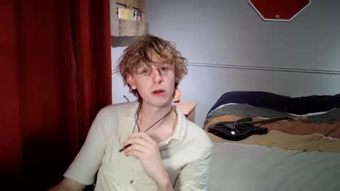 Snapshot of gayblondboy chatting on 10.26.25 gayblondboy online show from 10.26.25
