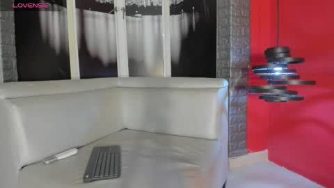 G E O R G E online show from 10.03.25