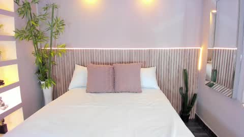 Snapshot of georginareyes chatting on 09.29.25 GeorginaReyes online show from 09.29.25