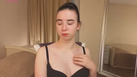 Snapshot of georginatrue chatting on 10.18.25 My name is Kelly online show from 10.18.25