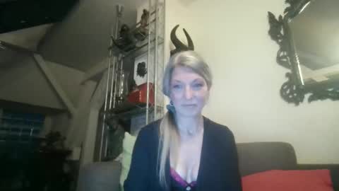Snapshot of germansweety1 chatting on 10.18.25 germansweety online show from 10.18.25