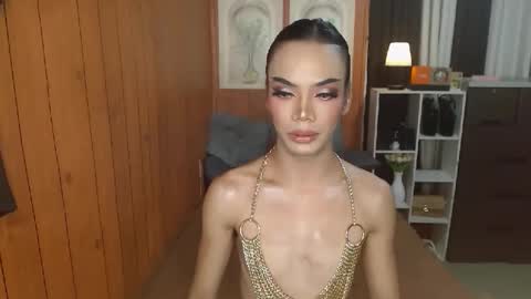 Snapshot of gerogoussidney chatting on 10.13.25 Sidneymorens online show from 10.13.25