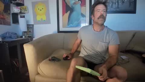 Snapshot of getsnatty chatting on 10.19.25 GetsNatty online show from 10.19.25
