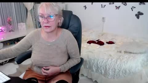 Snapshot of ghertrudequeen chatting on 10.03.25 Ghertrudequeen online show from 10.03.25