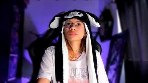 Snapshot of ghostlydolll chatting on 10.04.25 Sara online show from 10.04.25