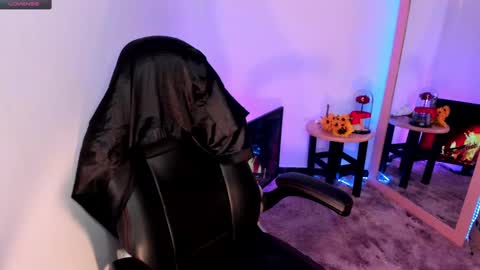 Gia  online show from 12.11.24