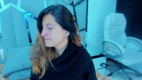 Snapshot of giaroussel chatting on 12.30.24 GiaRoussel online show from 12.30.24