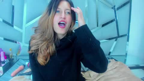 Snapshot of giaroussel chatting on 12.30.24 GiaRoussel online show from 12.30.24