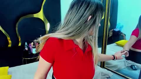 GiaRoussel online show from 11.19.25