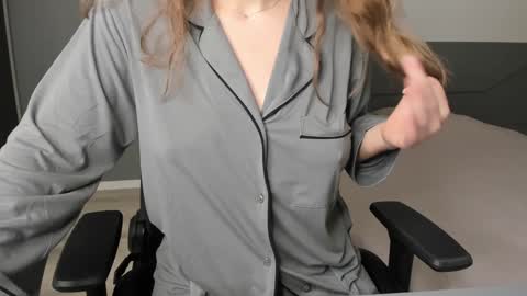 Snapshot of gigihadd chatting on 12.11.24 gigihadd online show from 12.11.24