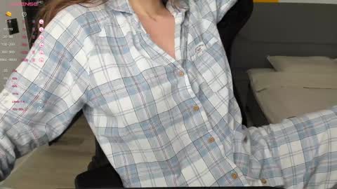 Snapshot of gigihadd chatting on 12.18.24 gigihadd online show from 12.18.24