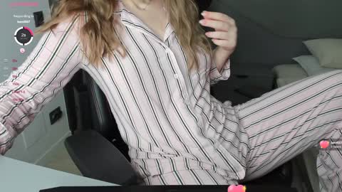 Snapshot of gigihadd chatting on 02.05.25 gigihadd online show from 02.05.25