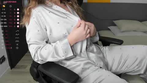 Snapshot of gigihadd chatting on 02.06.25 gigihadd online show from 02.06.25