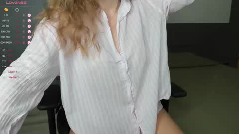 Snapshot of gigihadd chatting on 03.08.25 gigihadd online show from 03.08.25