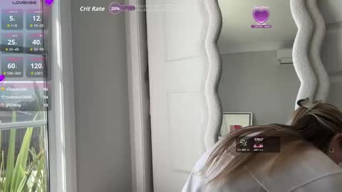 Snapshot of gigiilinks chatting on 10.03.25 Gigi online show from 10.03.25