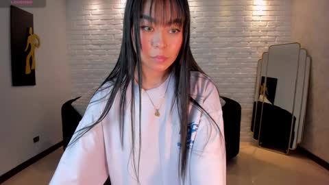 Snapshot of gigilee_ chatting on 01.04.25 GIGI online show from 01.04.25
